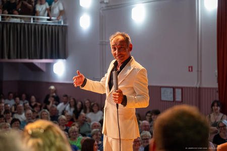 STAND UP (7 of 71)